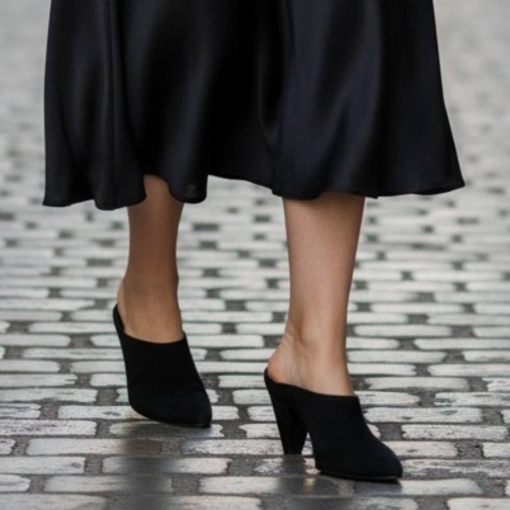 Vince Camuto Black Suede Emberly Mule Comfy Slip On Leather Heels Designer